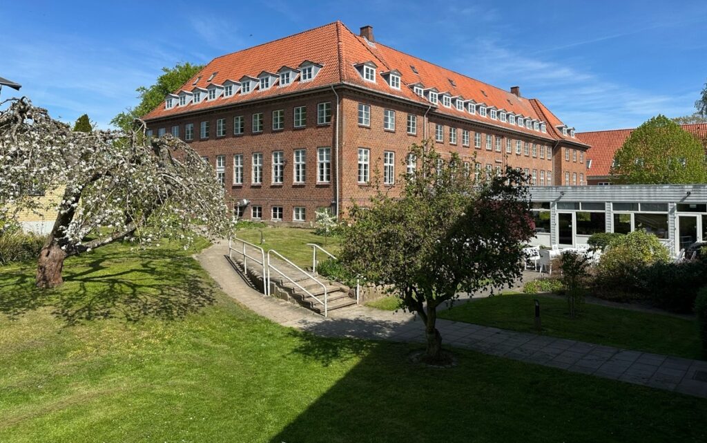 Hovedbygningen_2 - beskæring 3(3)